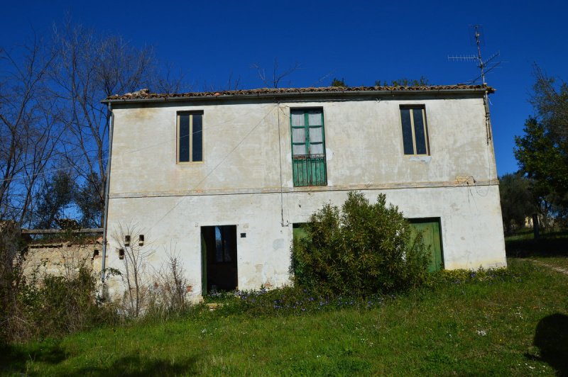 Klein huisje op het platteland in Giulianova