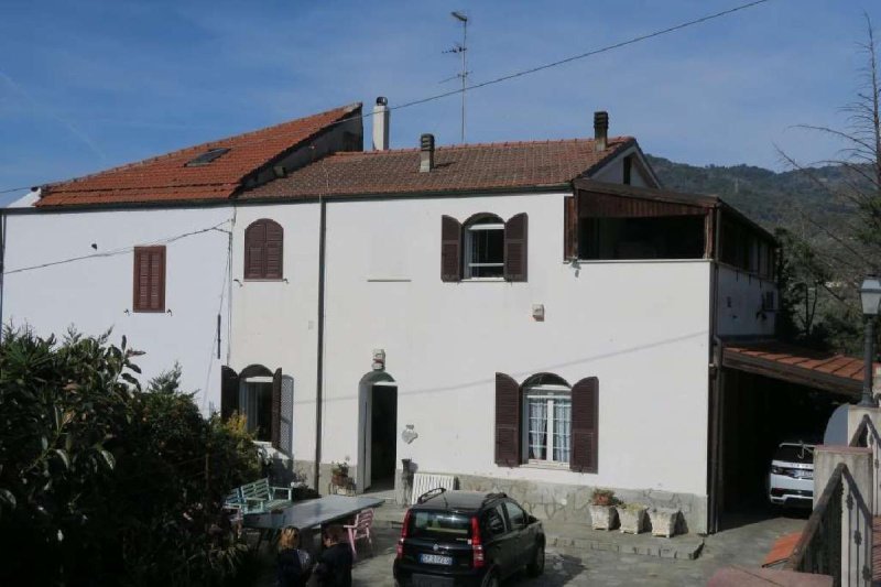 Casa geminada em San Bartolomeo al Mare