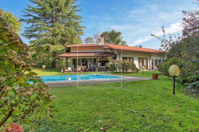 Villa a Luvinate