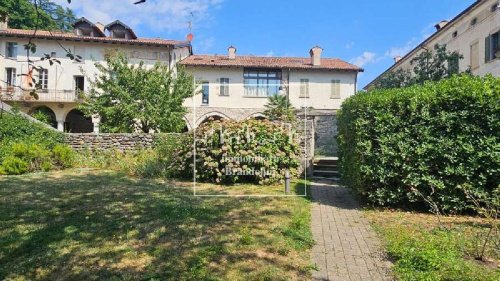 Semi-detached house in Varese