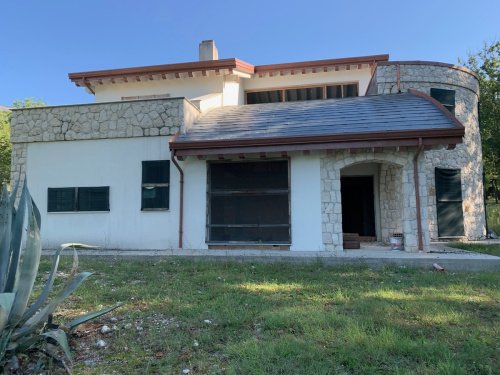 Moradia em San Donato Val di Comino