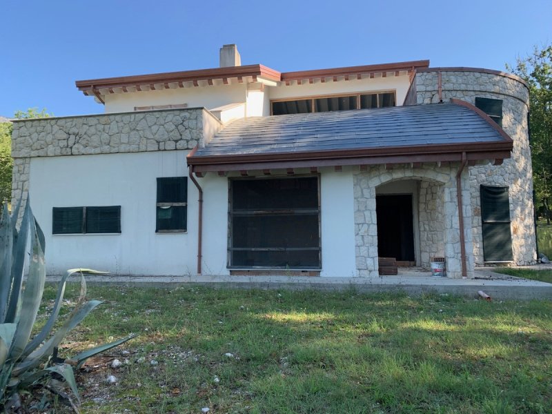 Moradia em San Donato Val di Comino