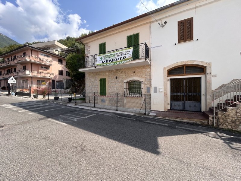 Casa geminada em San Donato Val di Comino