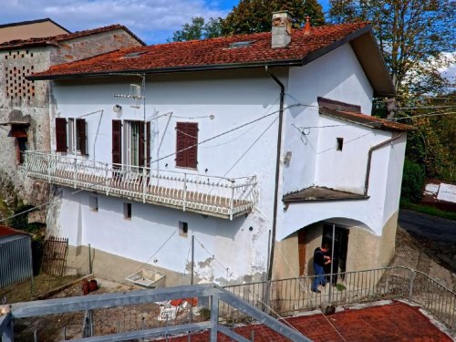 Semi-detached house in Aulla