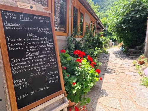 Half-vrijstaande woning in Careggine