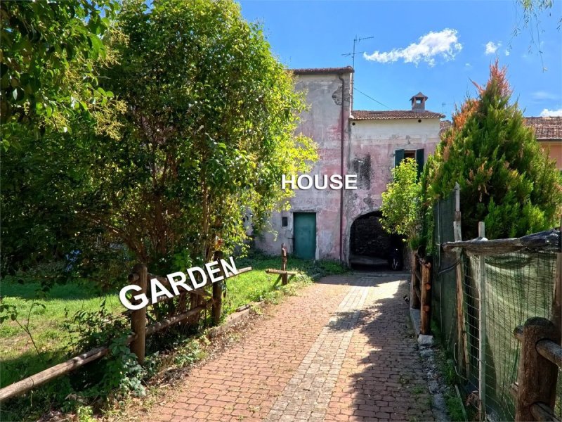 Casa geminada em Beverino