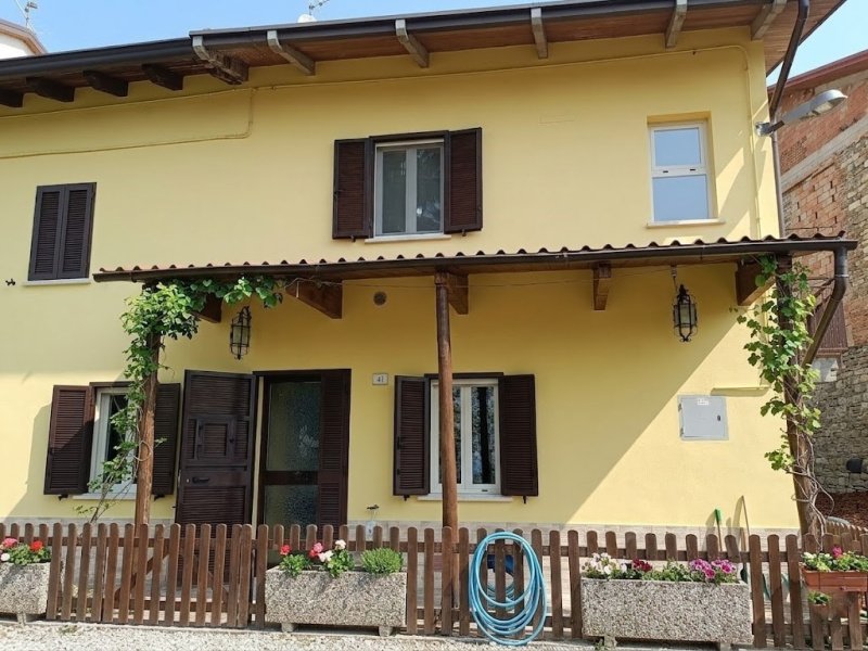 Moradia com terraço em Vetto