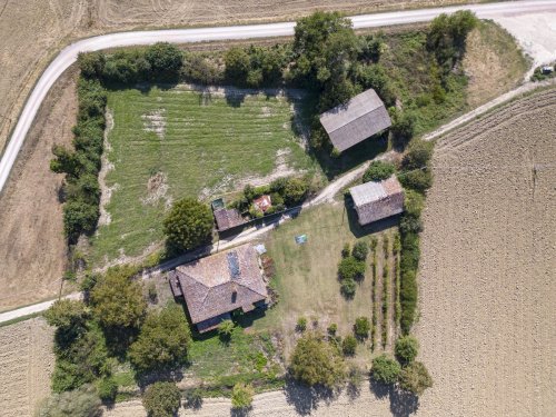 Klein huisje op het platteland in Deruta