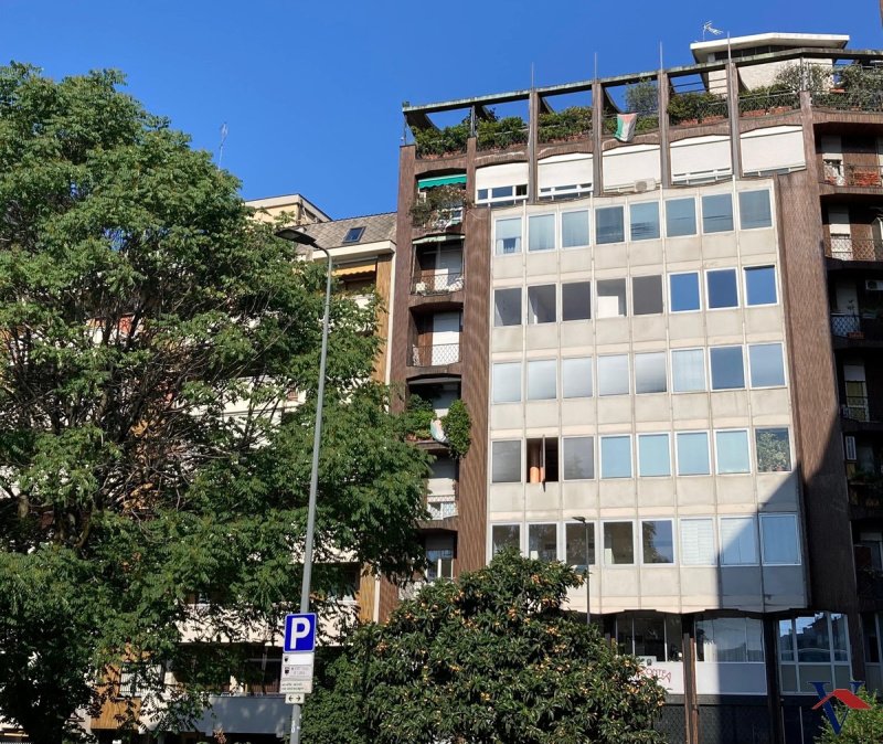 Edifício comercial em Milão