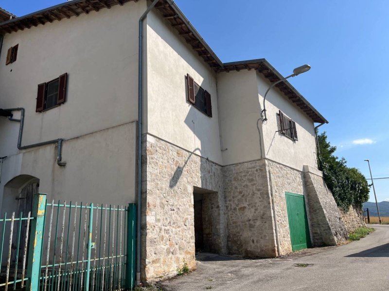 Maison jumelée à Cascia