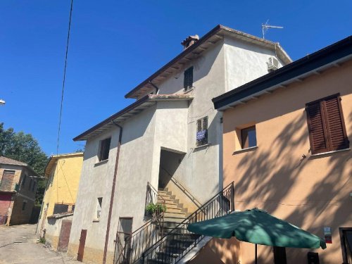Maison jumelée à Sellano