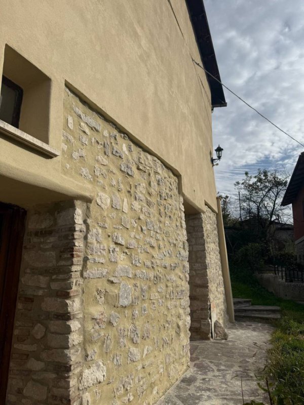 Semi-detached house in Cascia