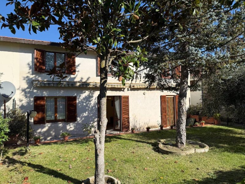 Semi-detached house in Spoleto