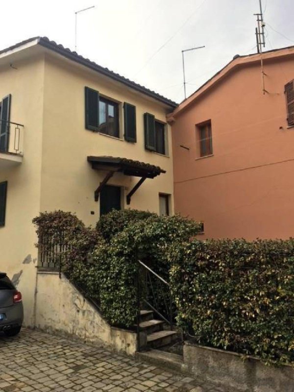 Casa semi indipendente a San Severino Marche