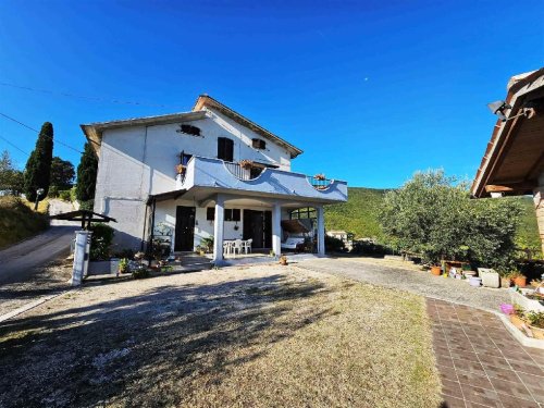 Casa indipendente a San Severino Marche