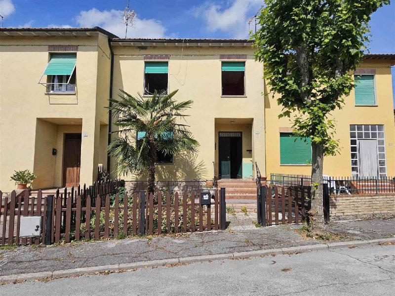 Reihenhaus in San Severino Marche