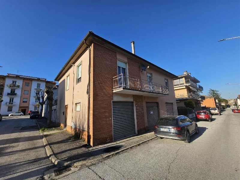 Casa indipendente a San Severino Marche