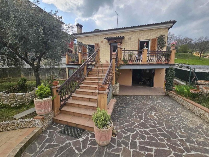 Maison individuelle à San Severino Marche