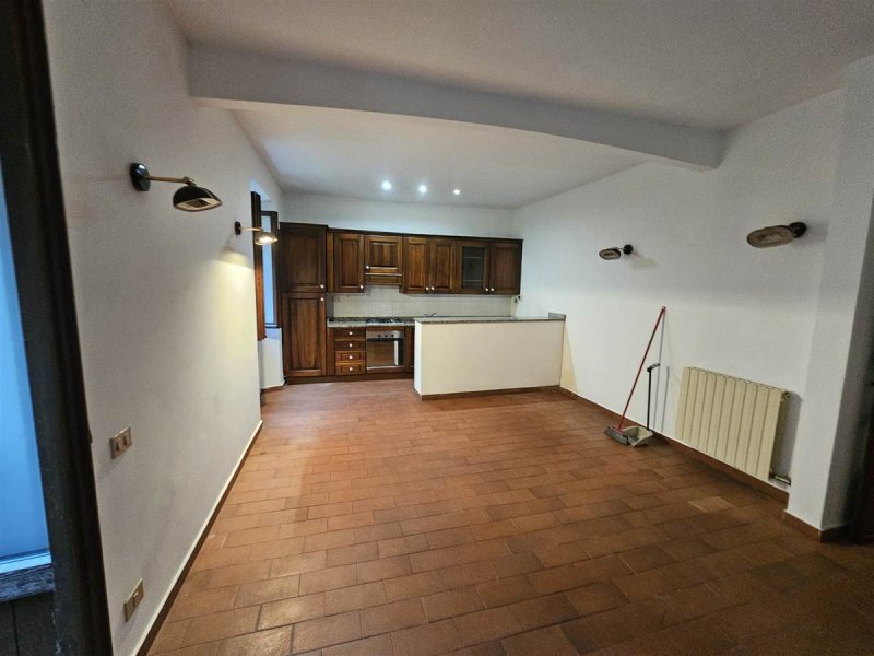 Casa geminada em Pioraco