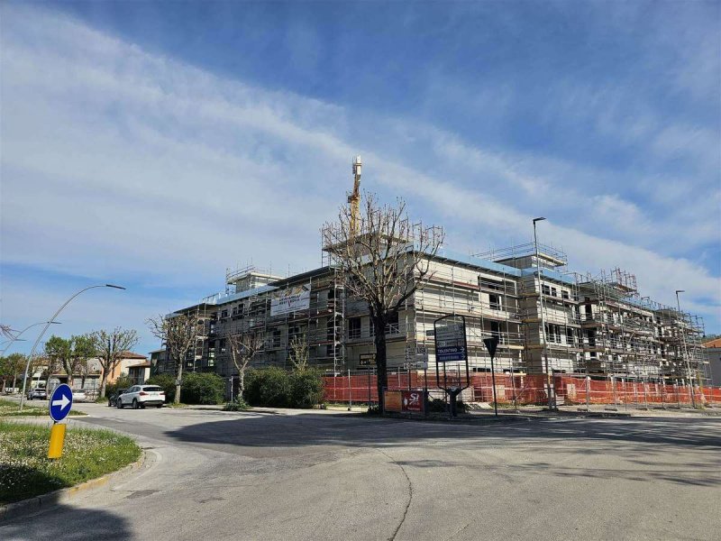Local commercial à San Severino Marche