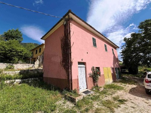 Half-vrijstaande woning in Camerino