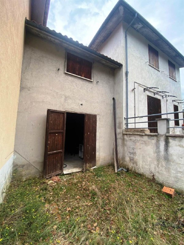 Casa geminada em Esanatoglia