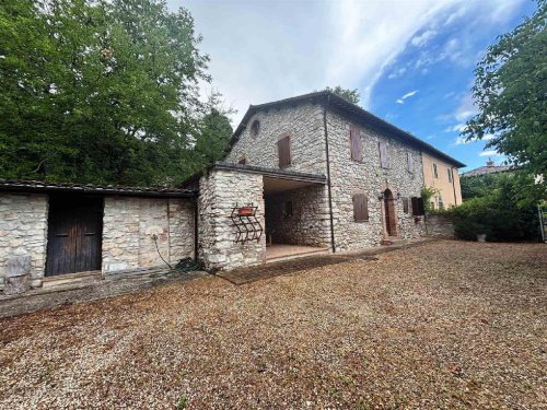 Semi-detached house in Pioraco