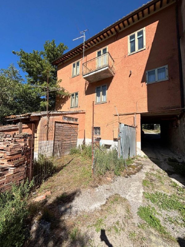 Maison jumelée à Fiuminata