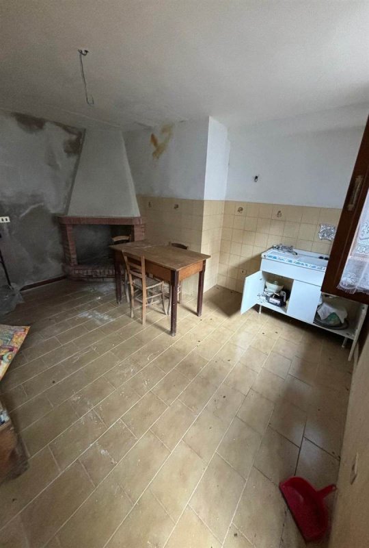 Casa geminada em Fiuminata