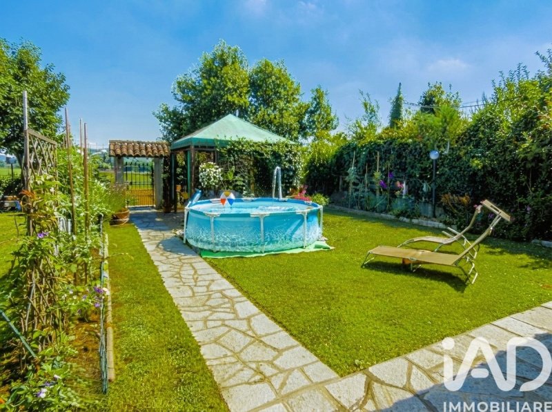 Casa geminada em Villafranca d'Asti