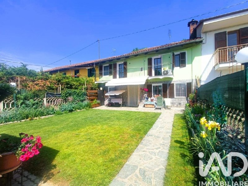 Casa geminada em Villafranca d'Asti