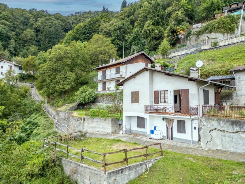 Detached house in Maccagno con Pino e Veddasca