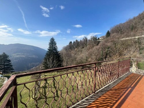 Detached house in Maccagno con Pino e Veddasca