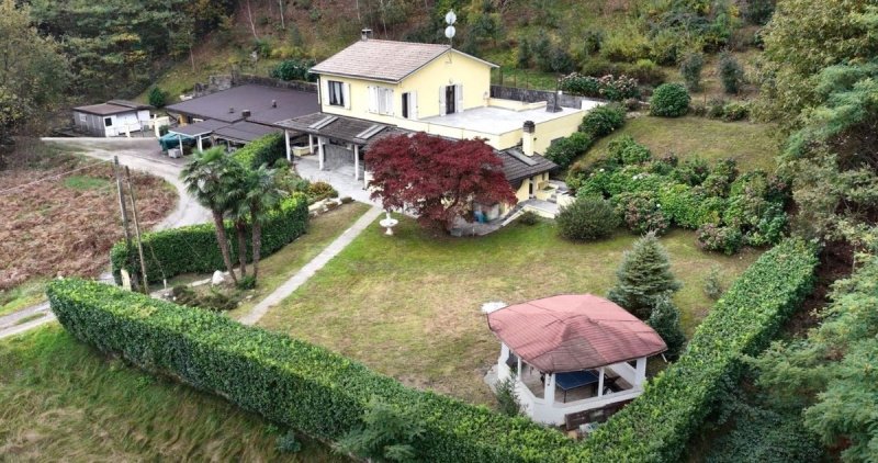 Villa i Dumenza
