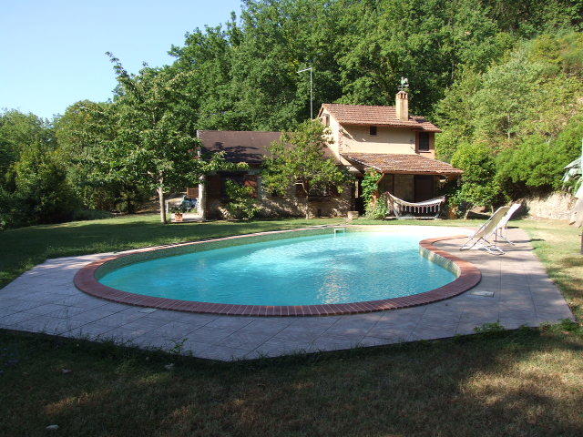 Klein huisje op het platteland in Narni