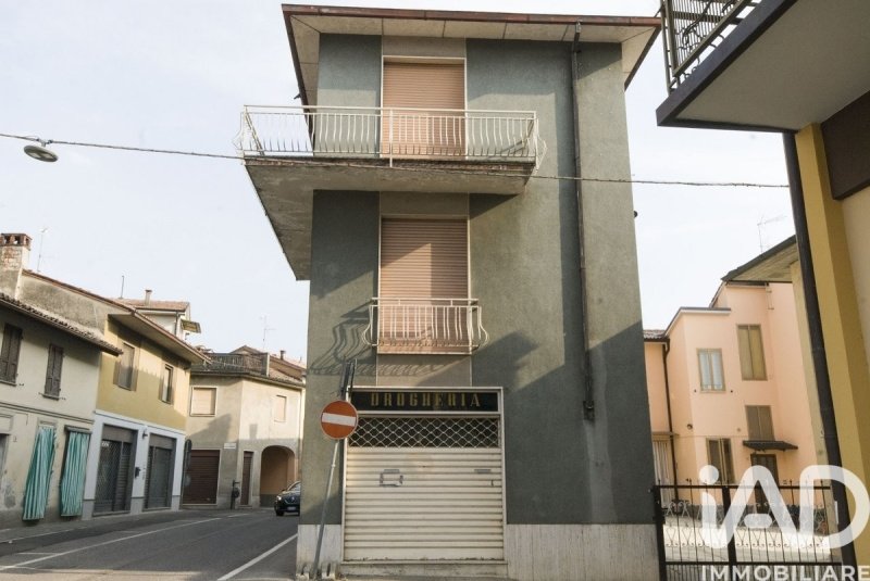 Gebouw in Miradolo Terme