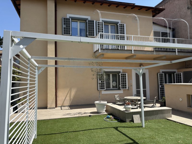 Half-vrijstaande woning in Frascati