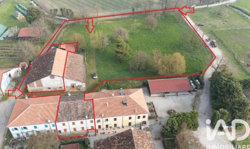 Moradia em Marmirolo