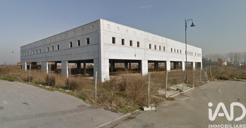 Edifício comercial em Castellucchio