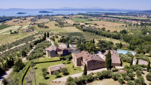 Masseria in Tuoro sul Trasimeno