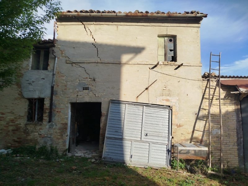 Haus in Loro Piceno