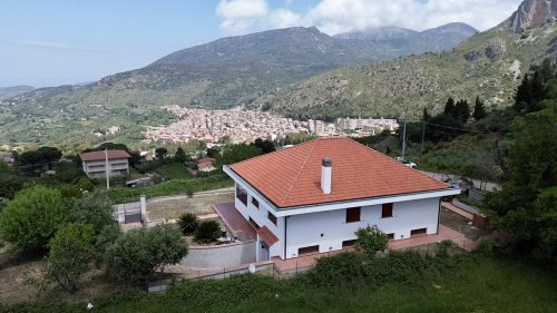 Villa i Collesano