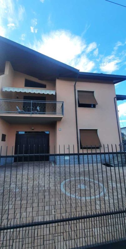Vrijstaande woning in Biandronno