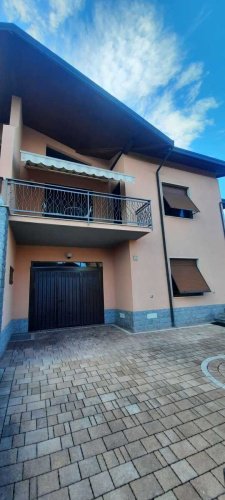 Vrijstaande woning in Biandronno