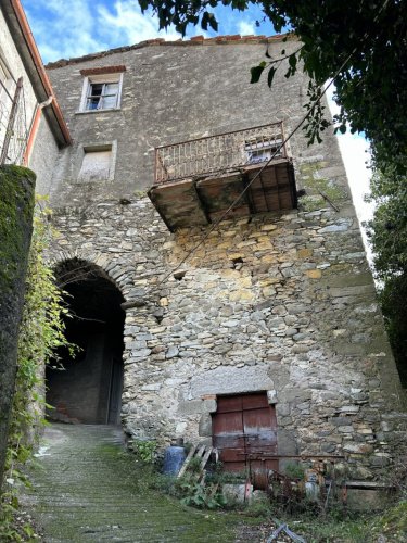 Historisch gebouw in Comano