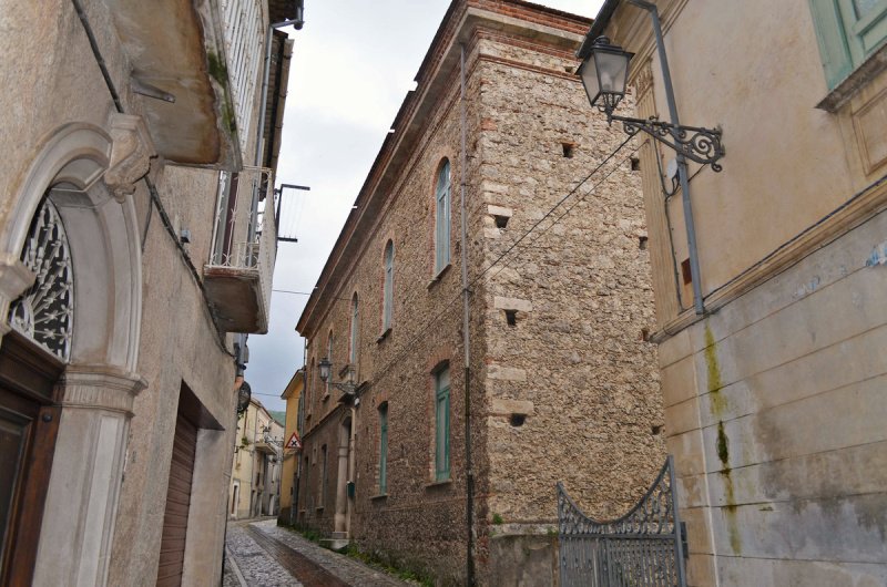 Historisches Haus in Padula