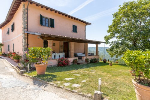 Rijtjeshuis in Pescaglia