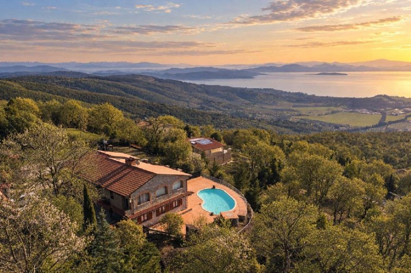 Villa in Tuoro sul Trasimeno