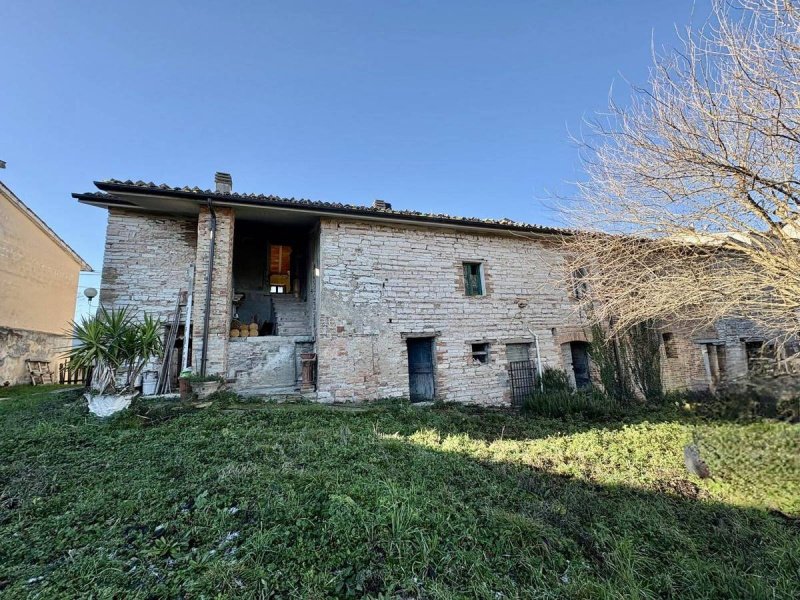 Casa independiente en Genga