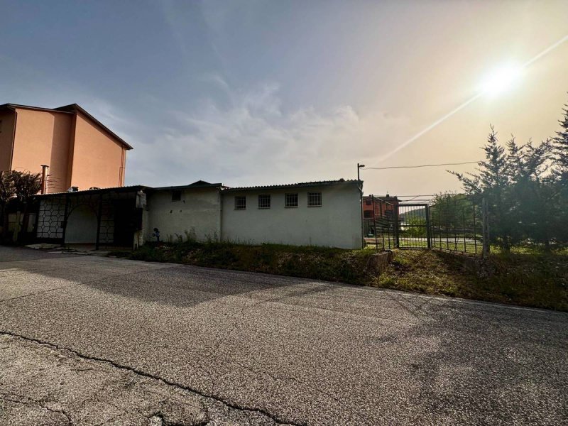 Bedrijfspand in Fabriano